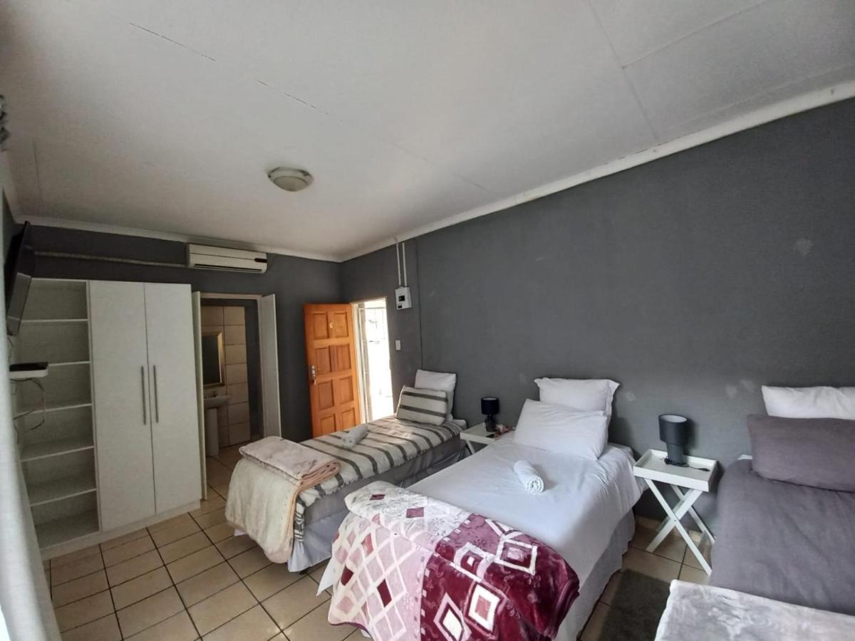 Meyiwa Guest Palace Newcastle Kültér fotó